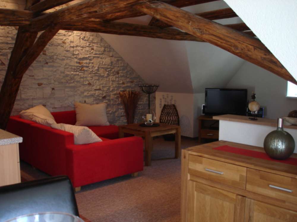 Einraumfewo im Dachgeschoss Einraumfewo im Dachgeschoss