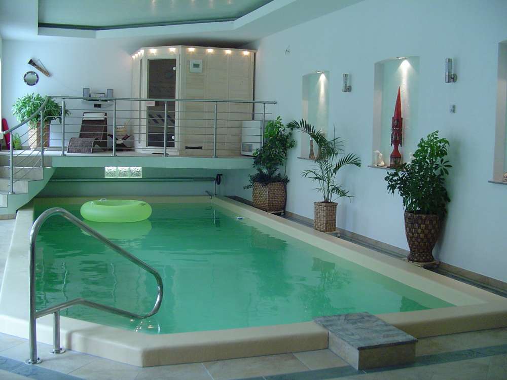 Schwimmhalle mit Sauna Schwimmhalle mit Sauna