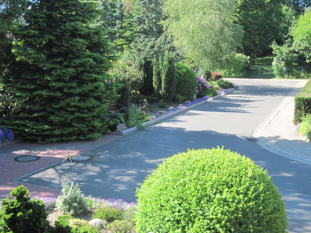 Kfz-Stellpl. vorm Eingangsbereich  FW. Kfz-Stellpl. vorm Eingangsbereich  FW.