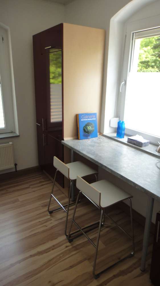 Apothekerschrank, separater Kühl- und Gefrierschrank (NEFF), 2 Sitzplätze