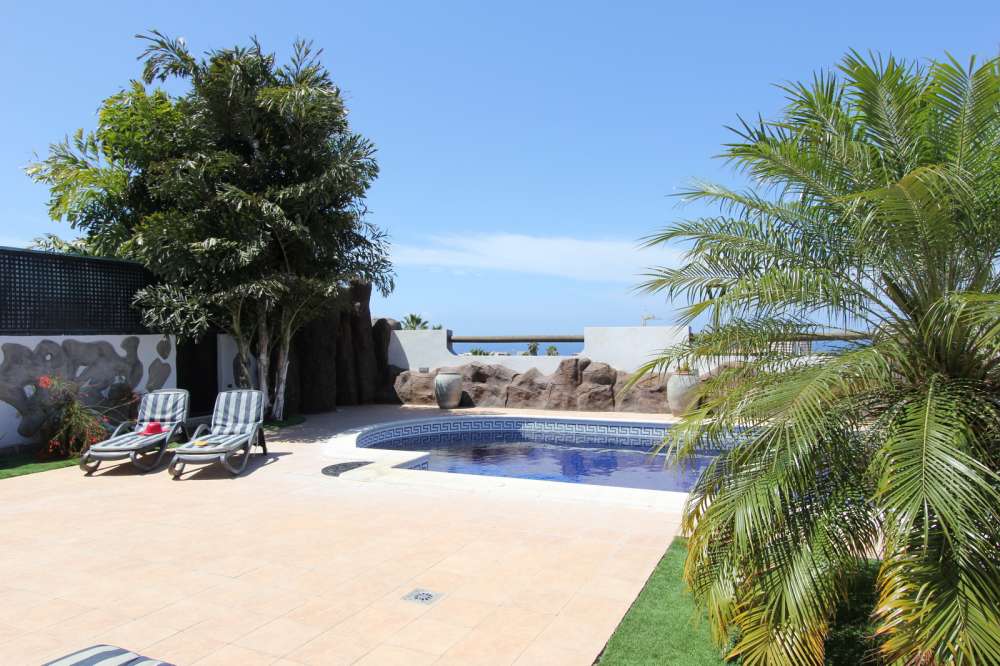 Villa Anais Roja mit beheiztem Pool