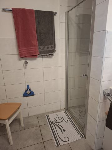 Bad mit Dusche Bad mit Dusche