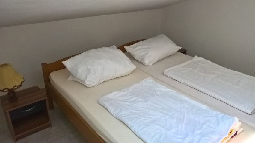 Doppelbett in Schlafzimmer 1