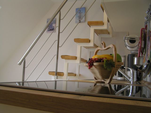 Küche mit Treppe zum Dachgeschoss