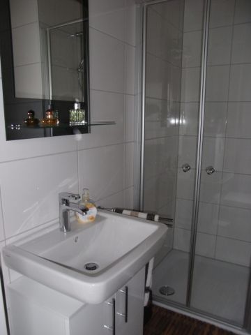 Badezimmer EG mit Dusche Badezimmer EG mit Dusche