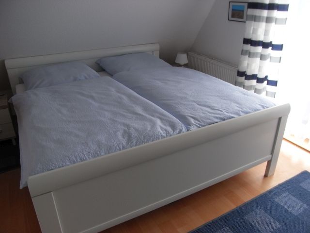 Schlafzimmer mit Balkon zum Garten Schlafzimmer mit Balkon zum Garten