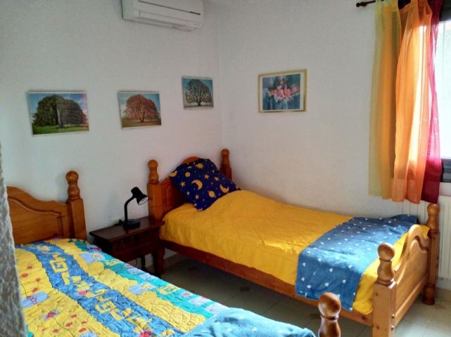 kleines Zimmer mit 2 Betten 