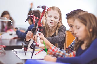 experimentierende Kinder