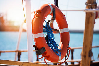 Rettungsring auf einem Boot