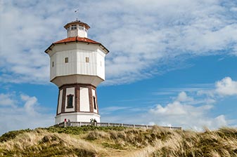 der Wasserturm von Langeoog in den Dünen