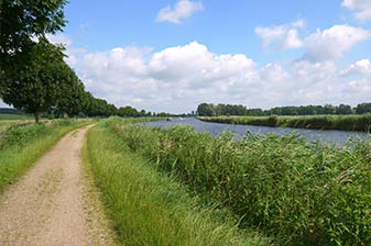 Weg am Kanal entlang