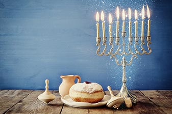 Religiöse und traditionelle Gegenstände, Dreidel, Menora